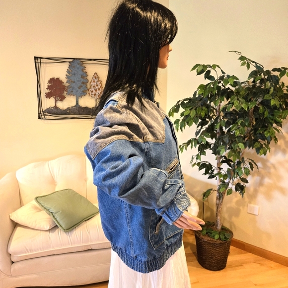 Vintage Hot Tracks Woman's 2 Tone Denim Jacket, Snap Closure, Size Large - Picture 4 of 16
